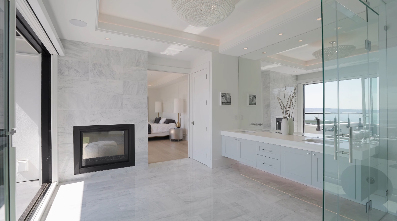 74 Photos vs. Luxury Contemporary Home In West Vancouver Interior Design Tour