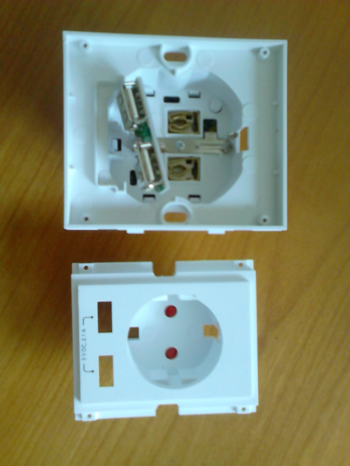 The Jeronimus.Net blog: Hacking USB power socket