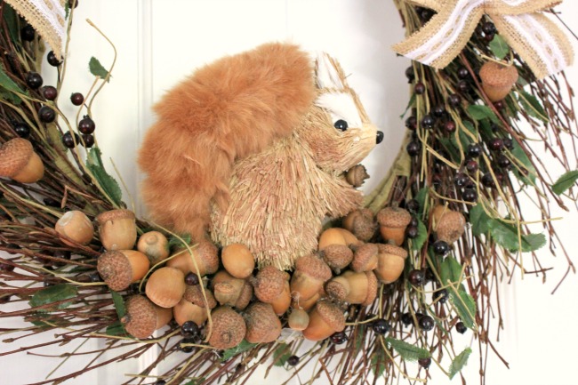 How to make a squirrel wreath with acorns