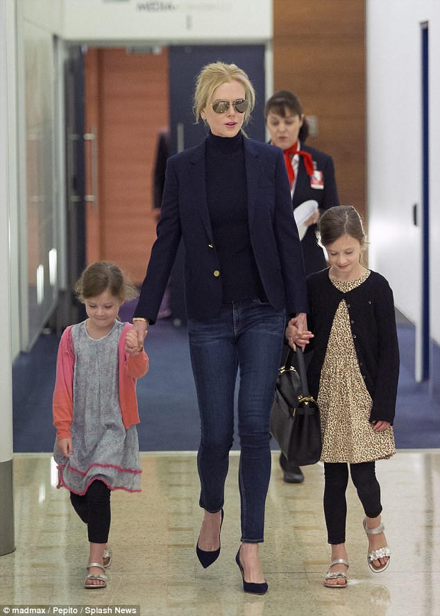Oh These Famous Kids: Nicole Kidman with daughters Sunday Rose and