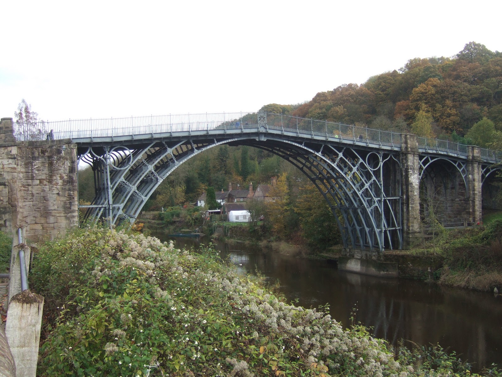 самые первые мосты. чугунный мост англия. самые первые мосты. самые первые мосты. римский мост алькантара.