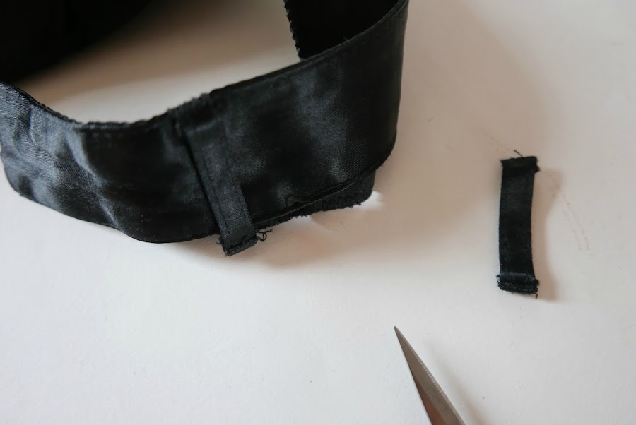 Descoser trabillas laterales del pantalón