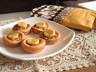 Banana Yeast Tartlet Recipe @ treatntrick.blogspot.com