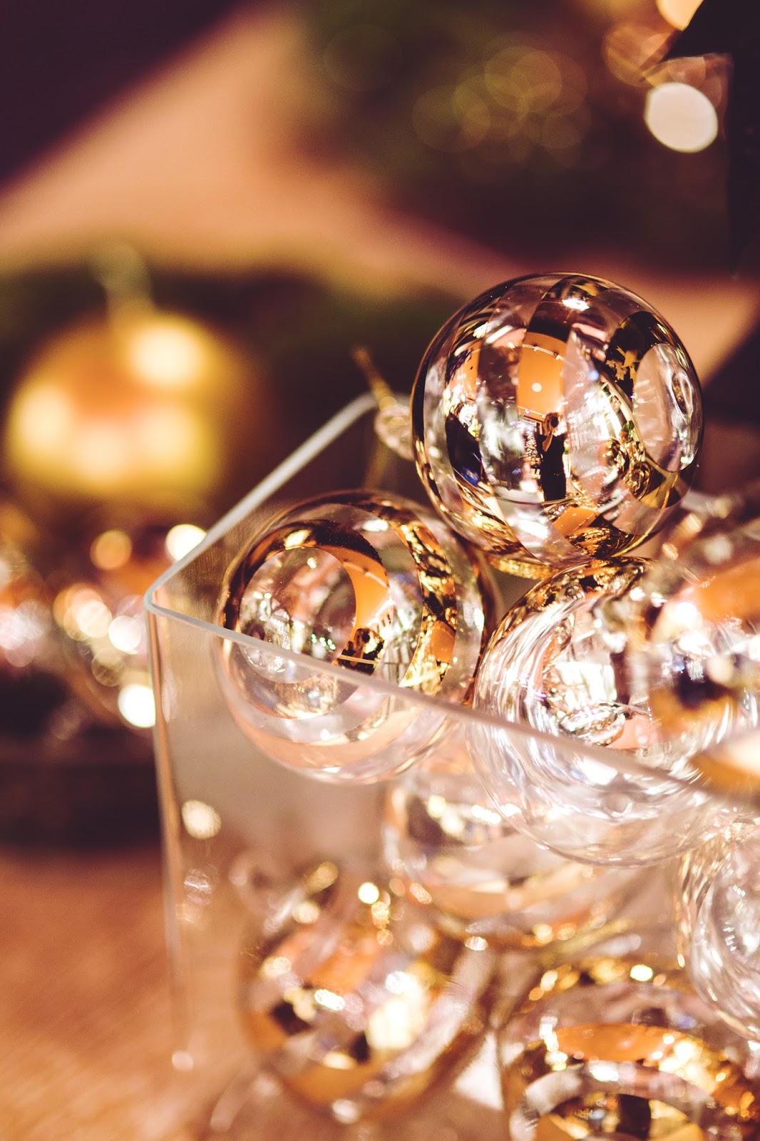 Farbstoff: Modern Background Luster fabric collection by Zen Chic has