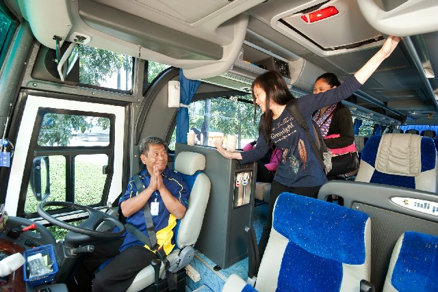 Menjelajahi Ibu Kota dengan Bus Pariwisata Terbaik di Jakarta: Kenyamanan dan Keamanan Terjamin