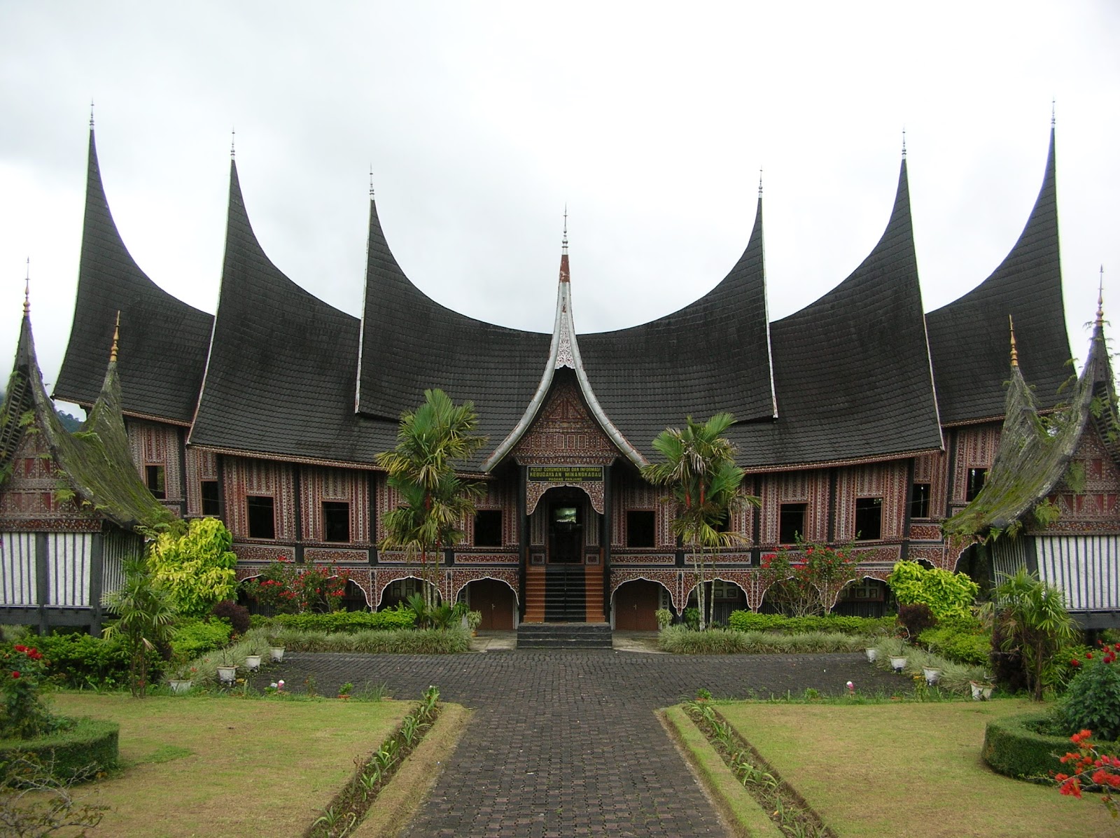 Pesona Indonesia: Rumah Adat Sumatera Barat