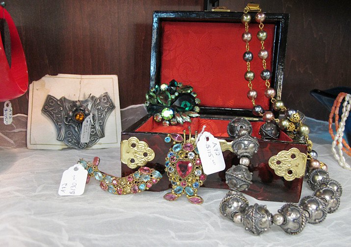 The Vintage Jewelry Blog Article Unique Ways To Display Vintage Jewelry