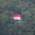 Kodim 0710 Pekalongan Kibarkan Bendera Raksasa di Petungkriyono Tandai Peringatan Bulan Merdeka