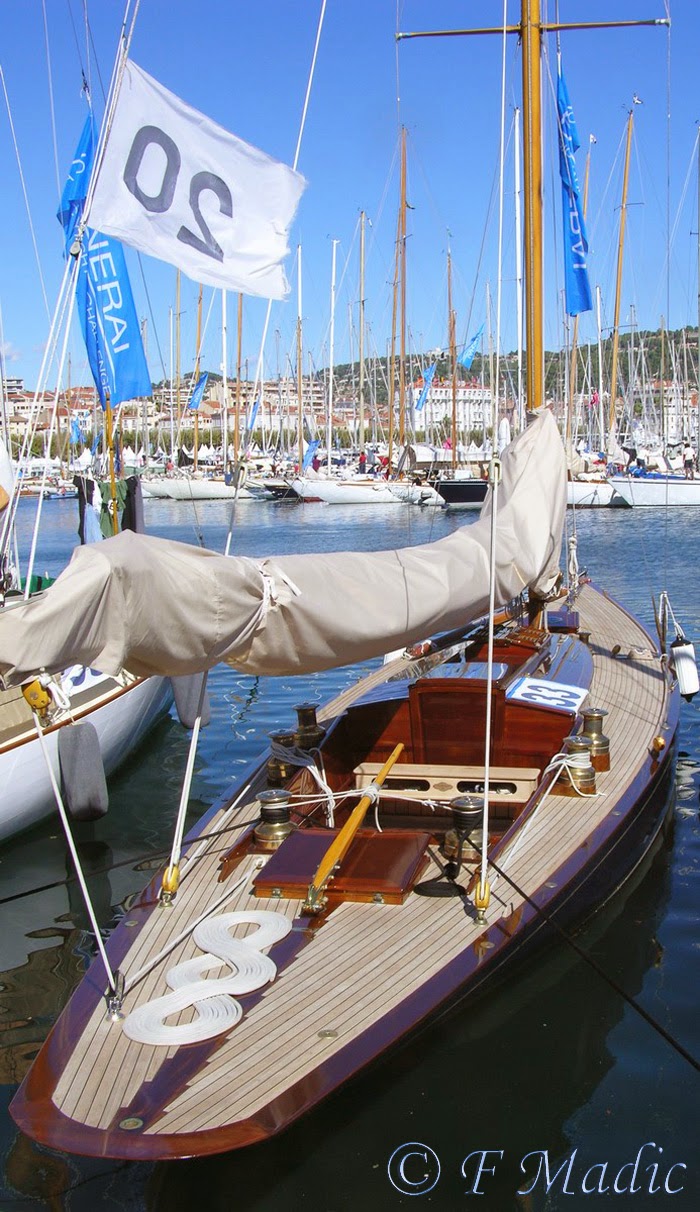 Voiliers à un ou deux mâts et à voiles bermudiennes (ou marconi