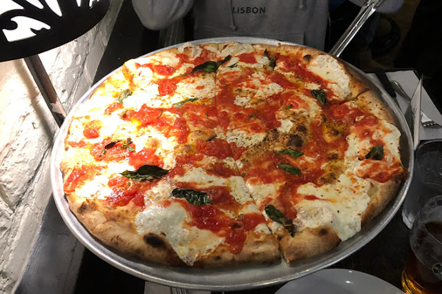 Pizza en Juliana's Brooklyn. Nueva York con adolescentes | turistacompulsiva.com