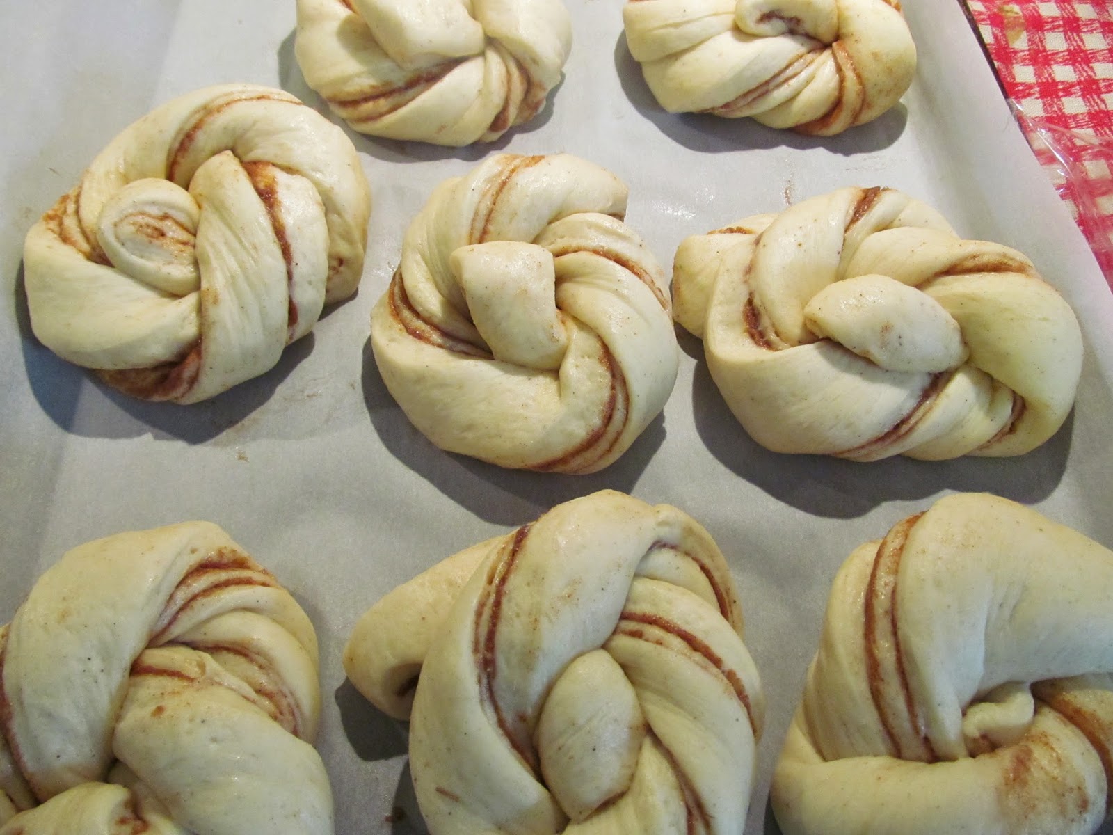 For the love of dinner Norwegian Cinnamon Knots (Kanel snurrer)