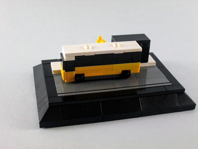 MOC LEGO Autocarro da CARRIS e paragem