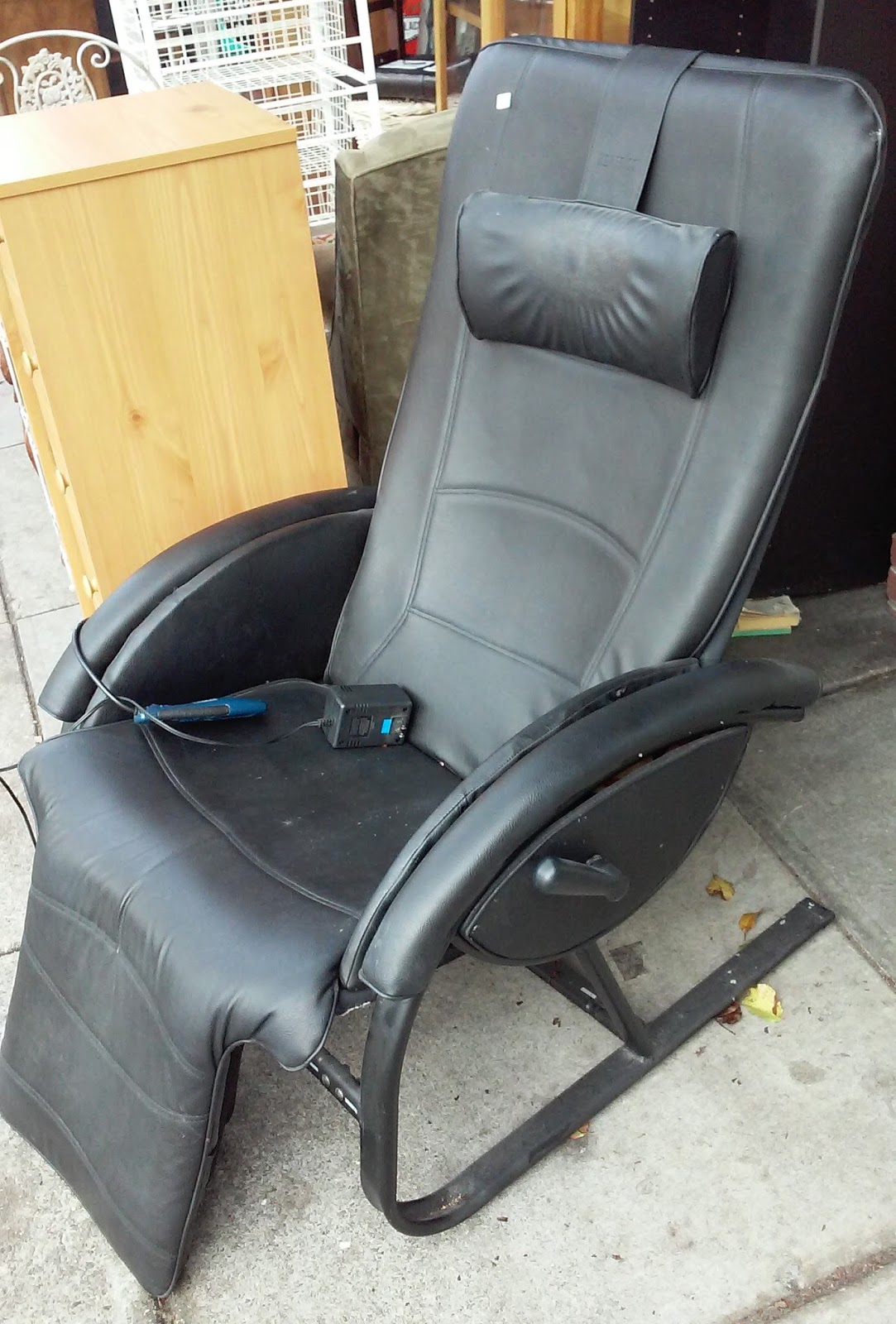 UHURU FURNITURE & COLLECTIBLES SOLD 10910 Homedics AG 2100 Zero