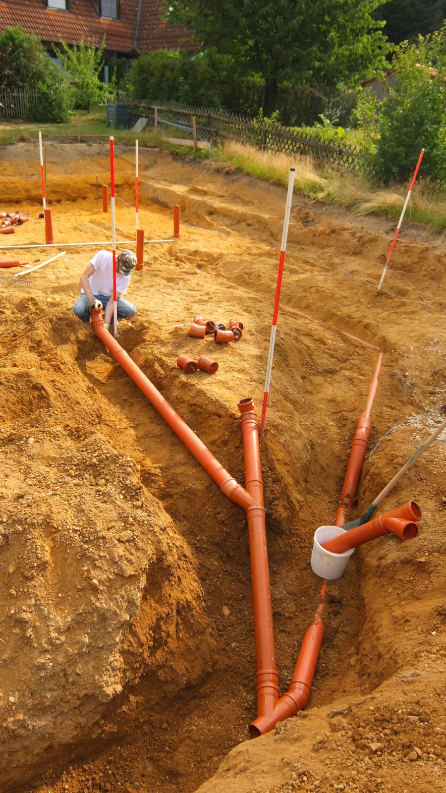 AuA's Baublog: Grundleitungen verlegt