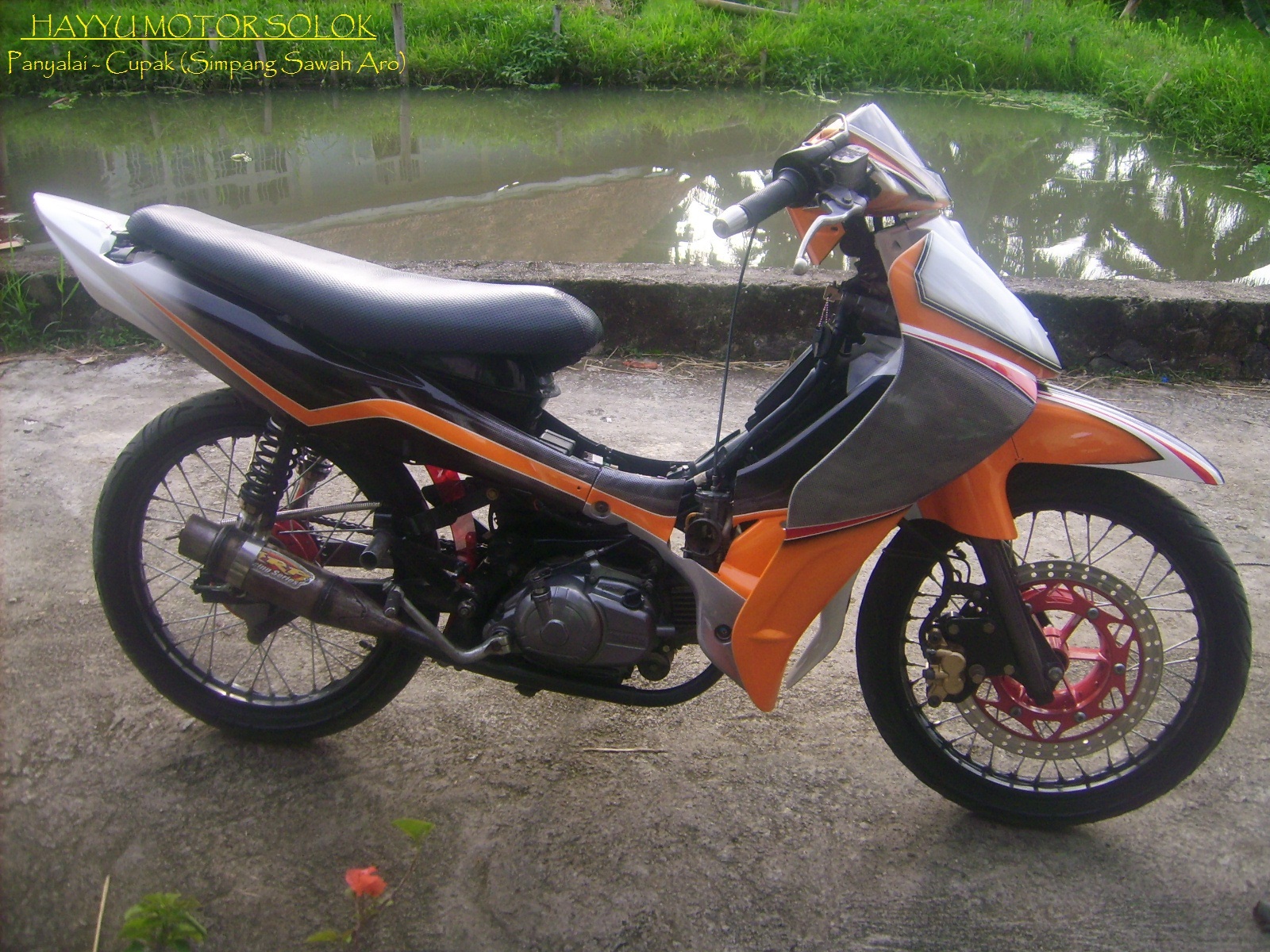 Foto Gambar Modifikasi Motor Vega R 2005 Warna Orange Sukaon