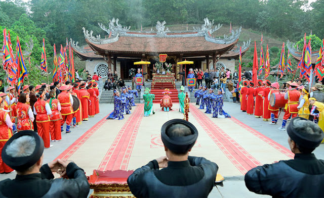 Hung King Temple Festival (Early April)