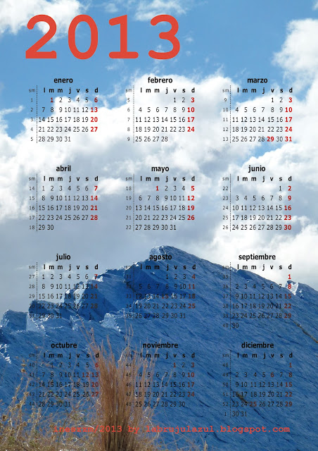 Calendario 2013  (2 de 9)  Fotografía: "Montaña azul" de Inés Martínez  para https://labrujulazulfoto.blogspot.com