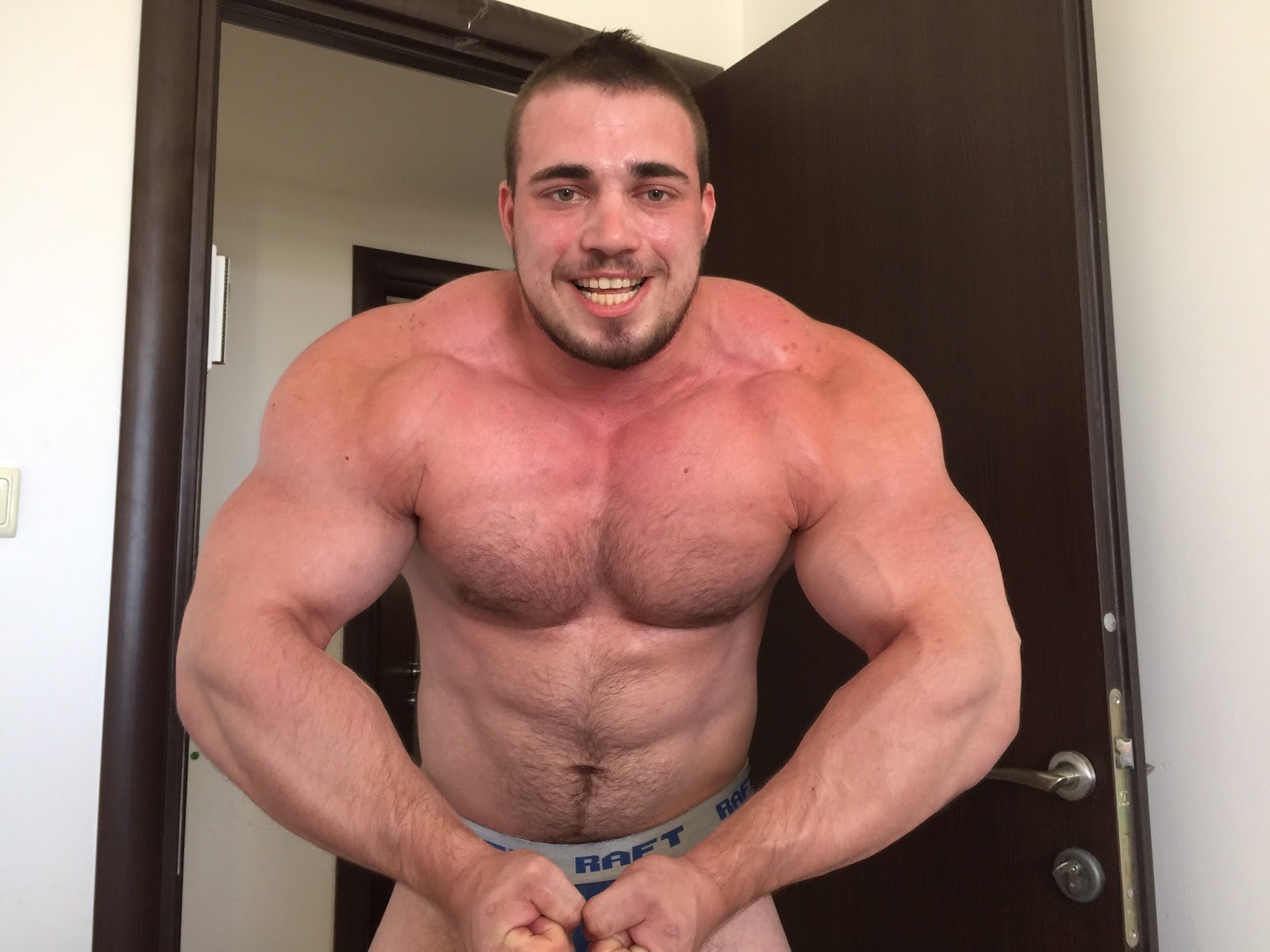 Дэнни Каганович бодибилдер