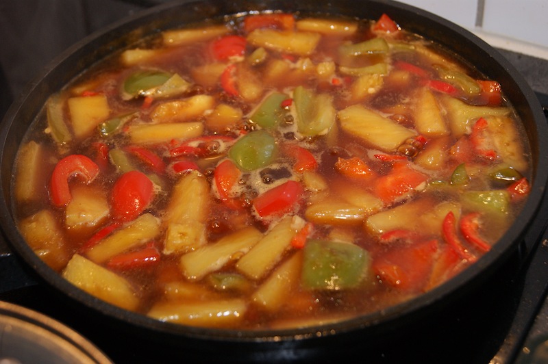 Holy macaroni! Frityrstekt kylling i sursøt saus