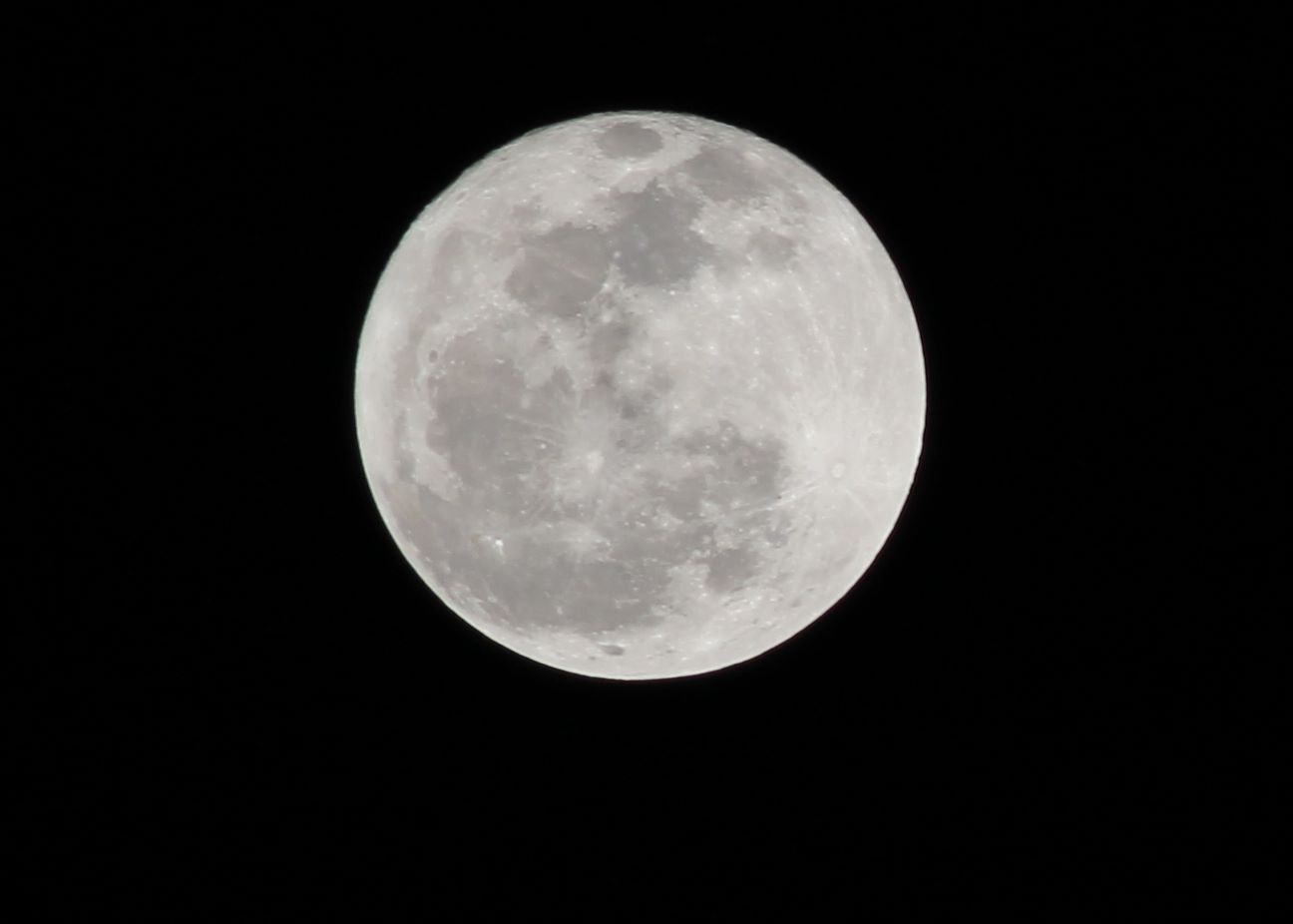 сказочное ночное небо. луна на небе. лунное небо. звездное небо с луной. полнолуние и звезды.