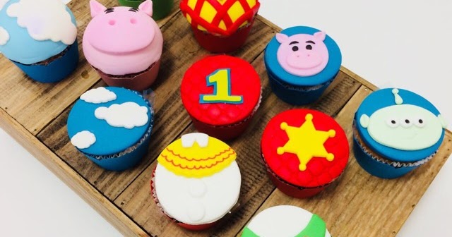 Toledo Bolos - Bolos decorados, Cupcakes e Doces personalizados para sua  festa no Rio de Janeiro: Bolo Carrossel da Mariana