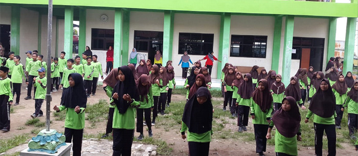 Memaksimalkan program ekstrakurikuler untuk menghasilkan siswa yang berbasis, dan bermanfaat bagi kehidupan sehari-hari