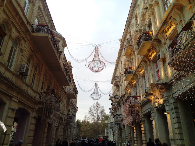 Hay calles comerciales en Bakú que recuerdan a Europa