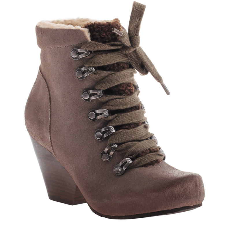 Best Comfy and Stylish Travel Boots for Women