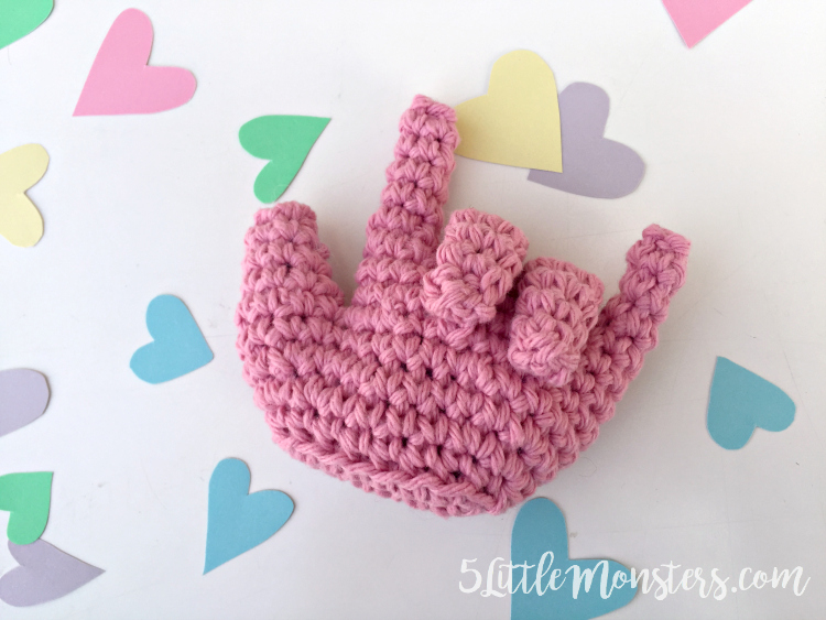 24 Valentine's Day Crochet Patterns {Projects to put a little love on your  hook!}