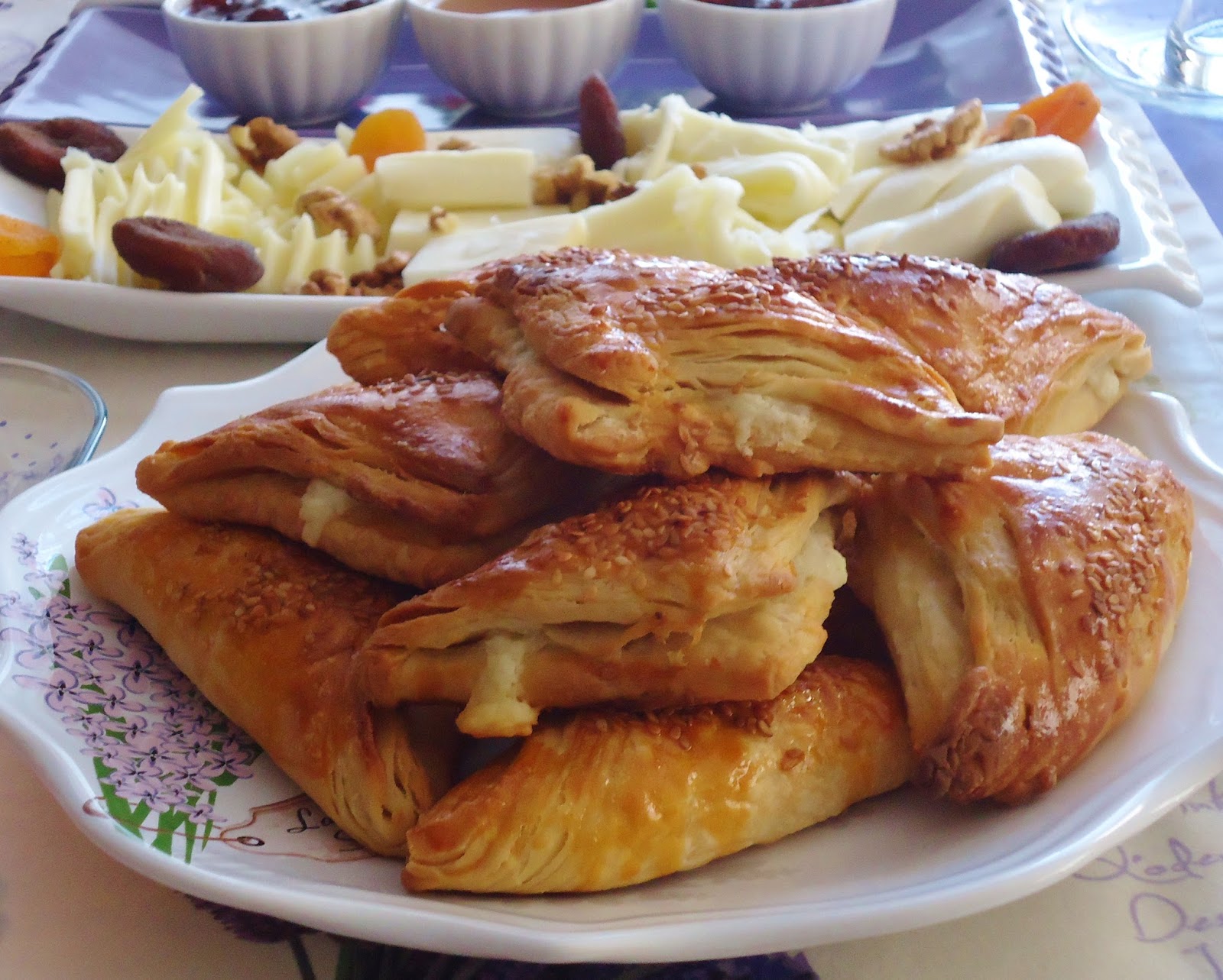 Birsel ve İrem Peynirli Üçgen Börek