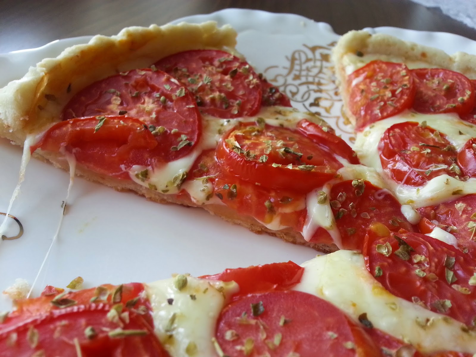 REYHAN KOKULU MUTFAĞIM DOMATES VE KAŞARLI PİZZA