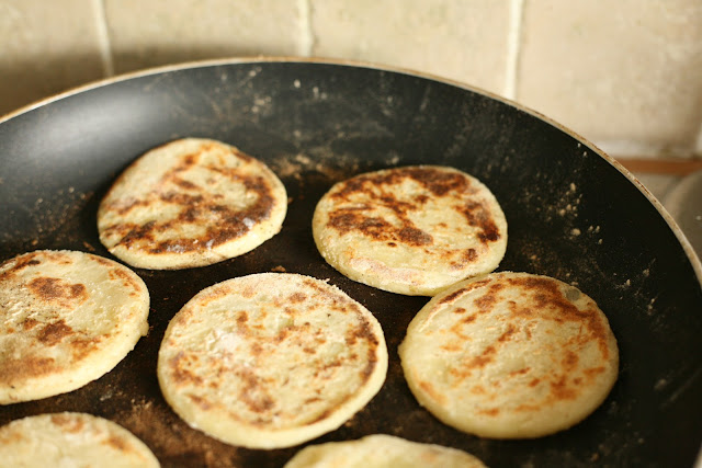 Traditional Irish Potato Bread, a quick and simple bread cooked in a frying on a hot stove. www.goodfoodshared.blogspot.com
