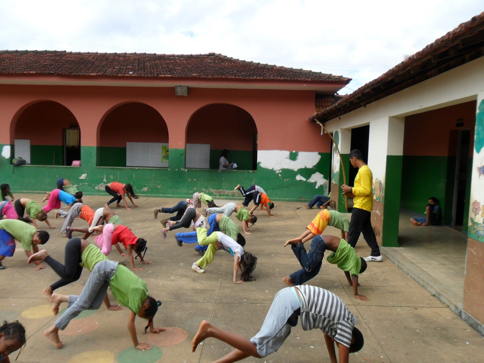 ESCOLA ESTADUAL PADRE DIMAS: CAPOEIRA NA ESCOLA - PROETI