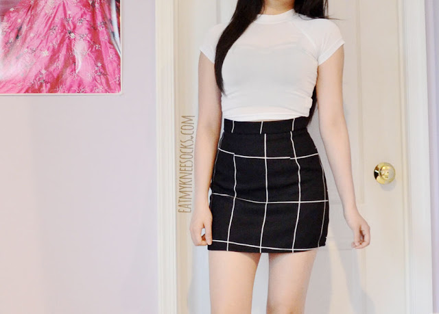 SheIn Fashion Review: Grid Print Skirt A monochrome, minimalist black-and-white American Apparel-esque Tumblr-style outfit featuring the grid print mini bodycon skirt from SheIn, paired with the UNIF white Plex Top and a Brandy Melville-style bralette.
