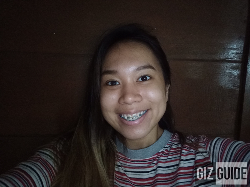 Lowlight selfie with screen flash