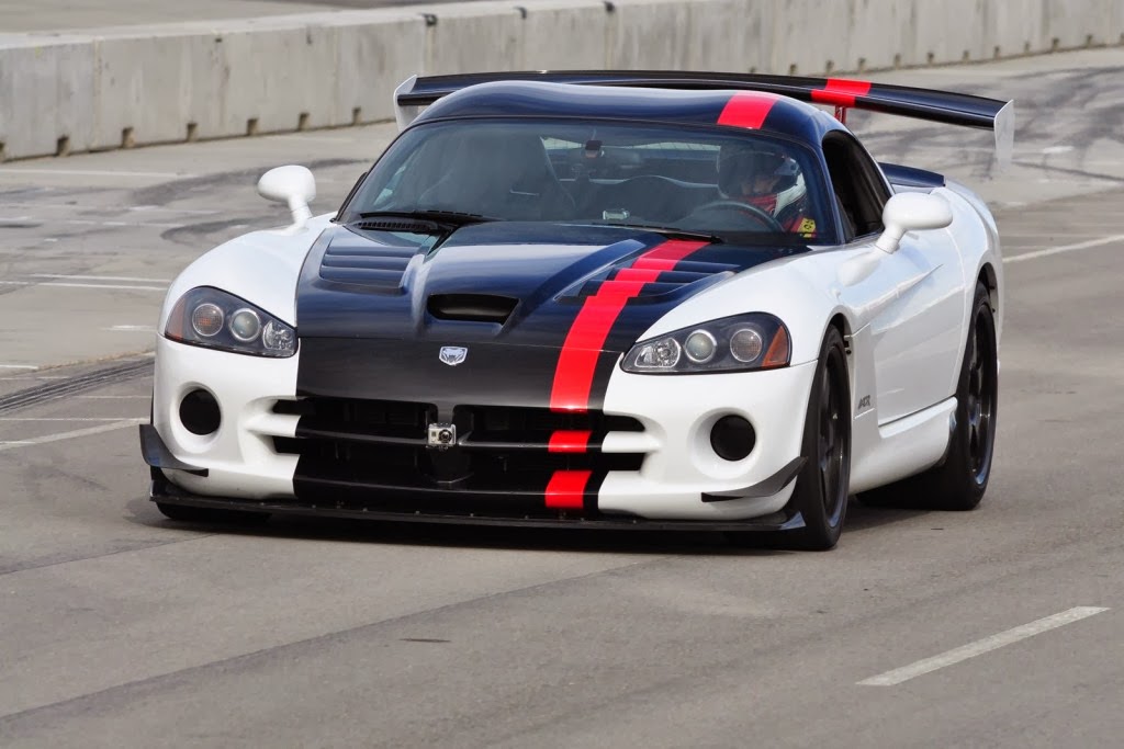 SRT Viper ACR Car Pictures P2P