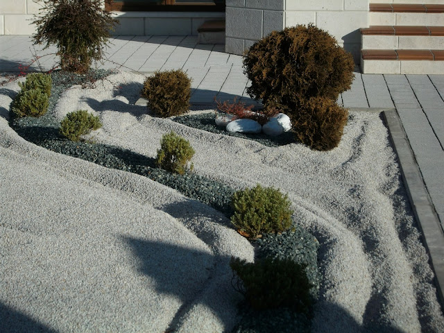 METIDO EN JARDINES: Un jardín sin césped, un jardín diferente.