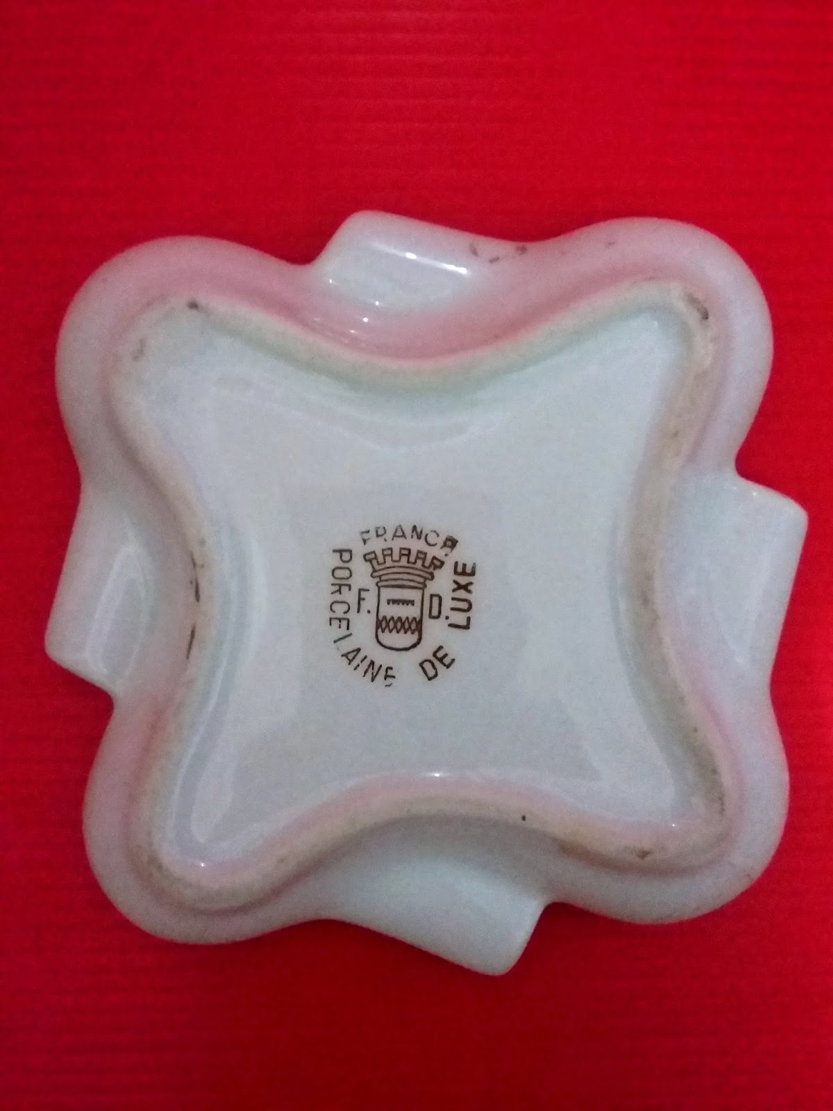 Koleksi Barang Bekas Unik Asbak Porcelaine de France 2