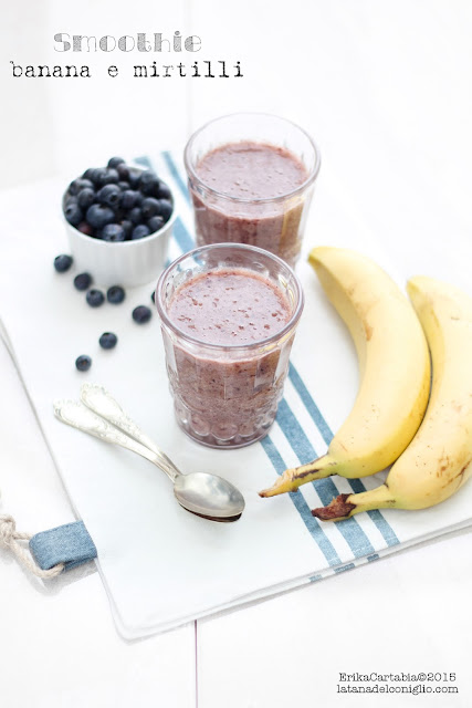 smoothie banana e mirtilli