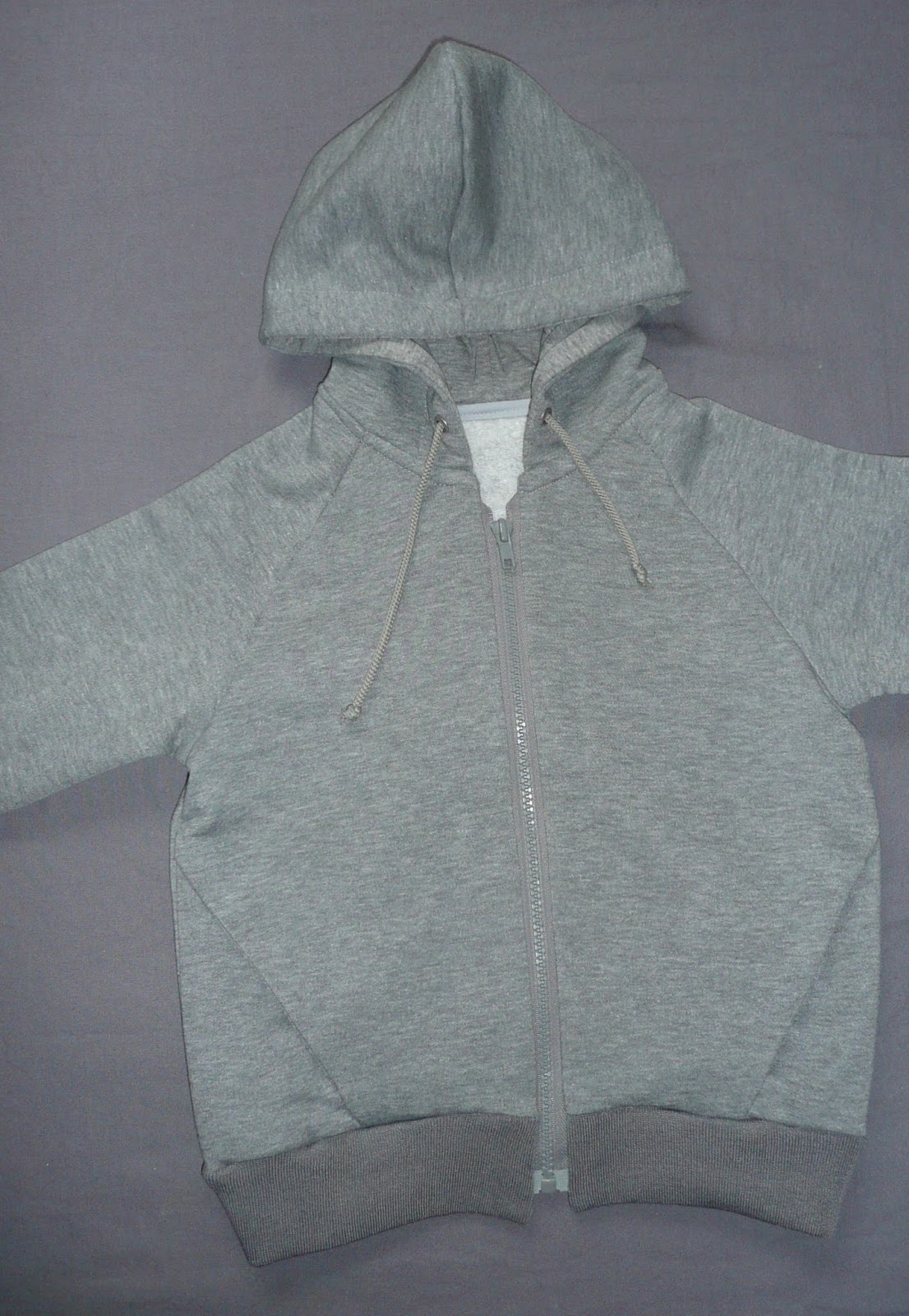 Sweat-shirt à Capuche Garçon DeFacto - 63% Coton, 37% Polyester, Manches Longues, Coupe Normale