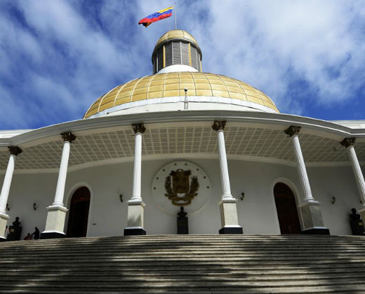 Cortaron la electricidad en el Palacio Federal Legislativo: Diputados piden llevar velas