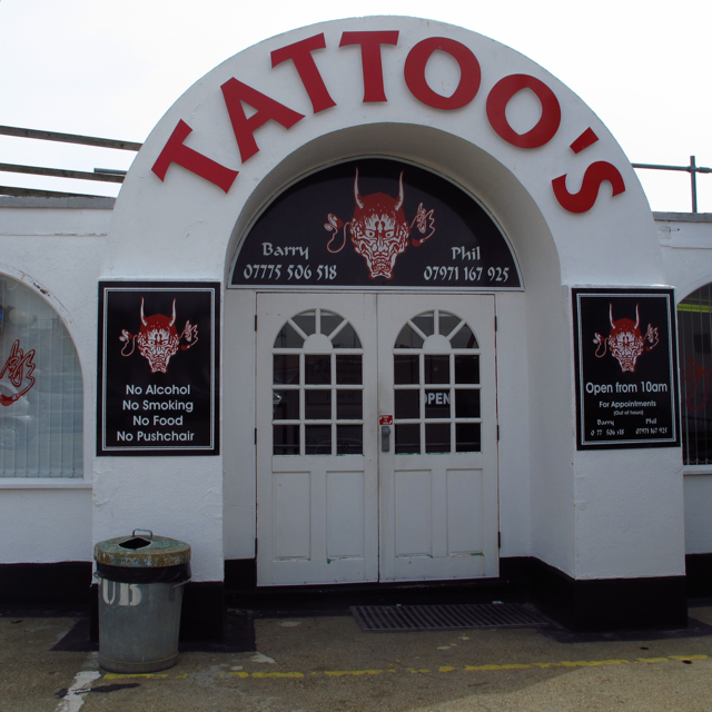 Jim's Loire ClactononSea more photos and a few apostrophes...