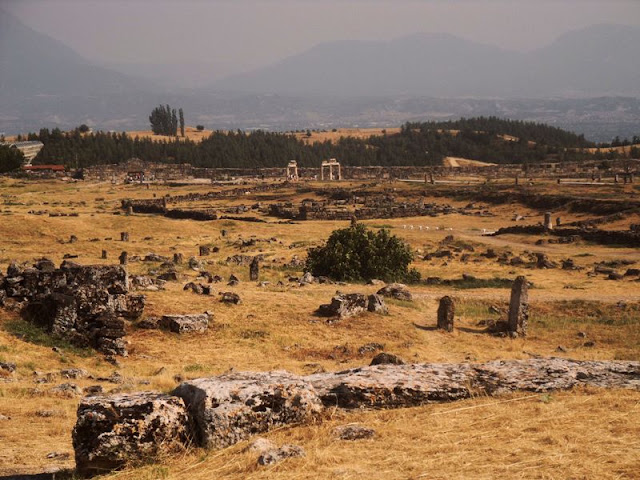 Tina thinks...: Hierapolis, antički grad i u njemu ''vrata pakla''...