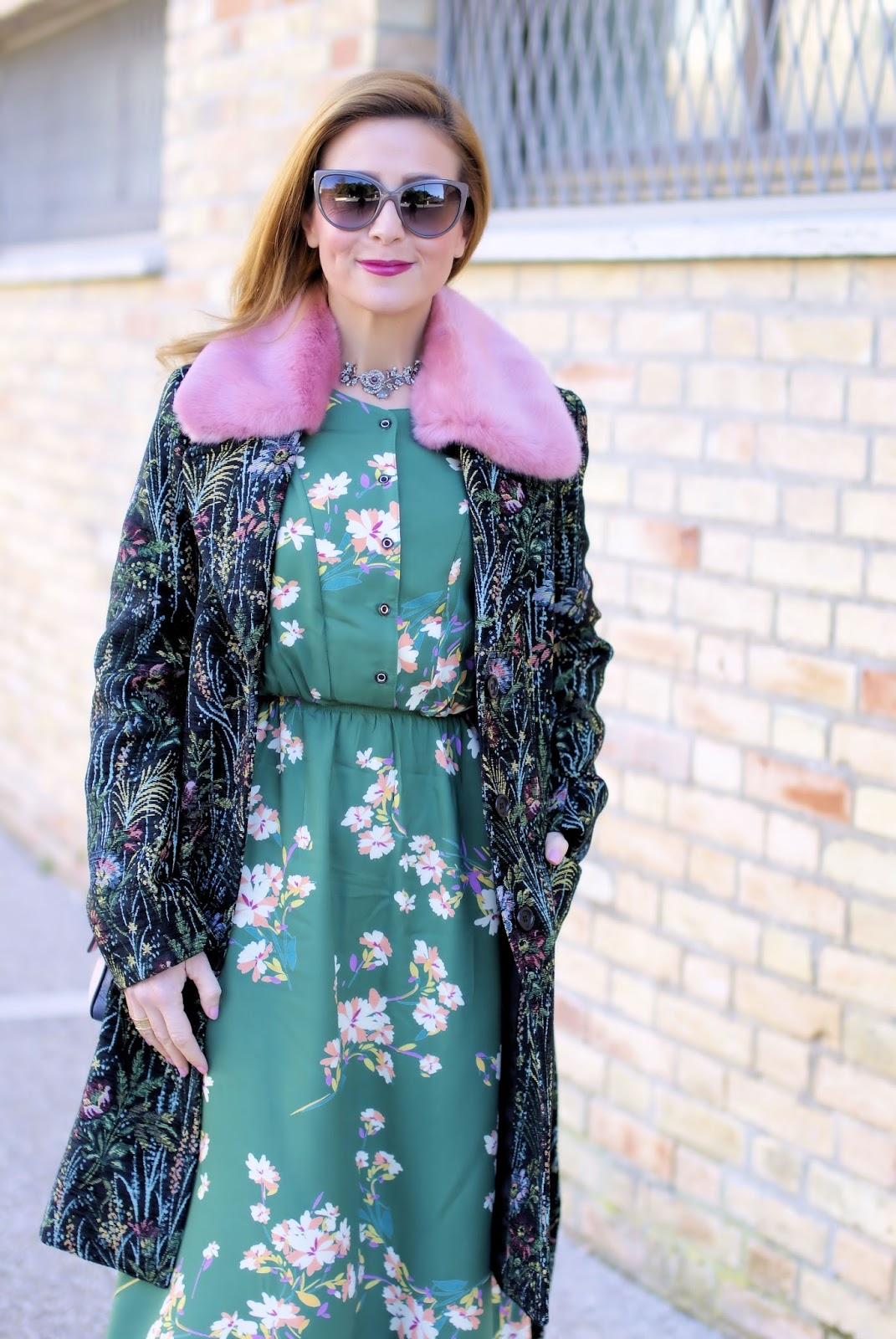 Tapestry coat with pink fur collar: romantic boho winter style on Fashion and Cookies fashion blog, fashion blogger style