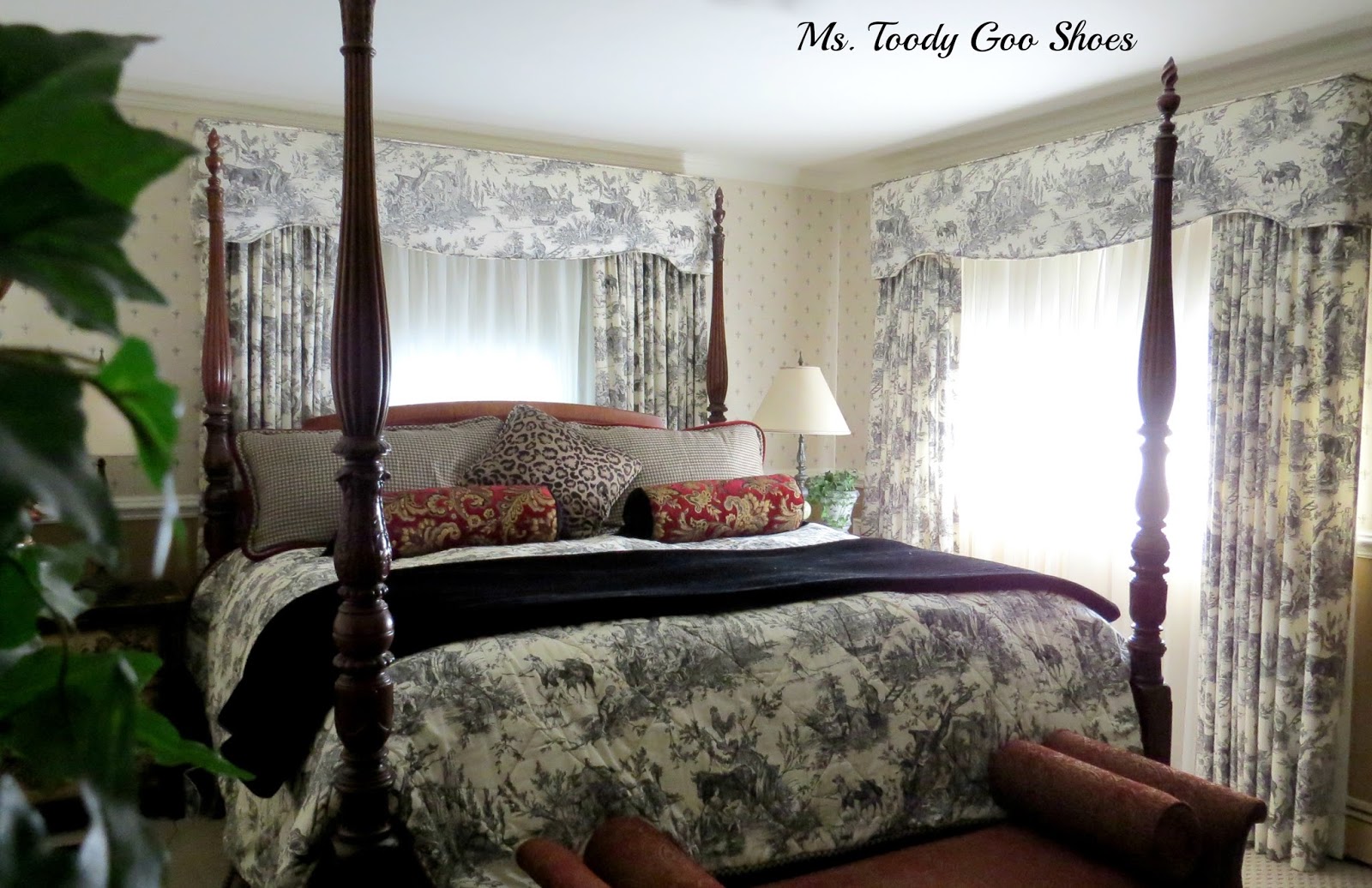 Traditional Home Tour by Ms. Toody Goo Shoes