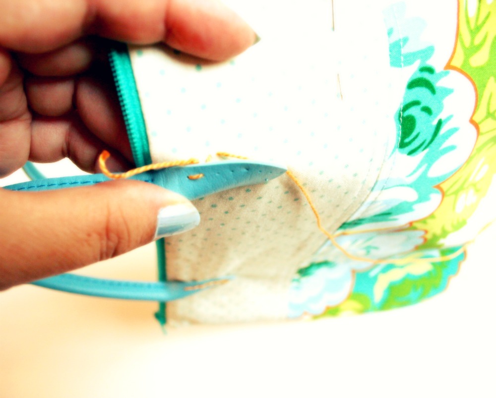 andrea creates Tutorial How To Sew Vinyl Handles To A Bag