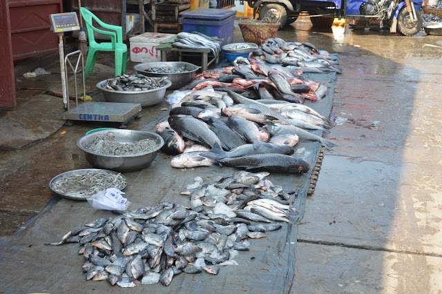 Marché aux poissons à Mandalay
