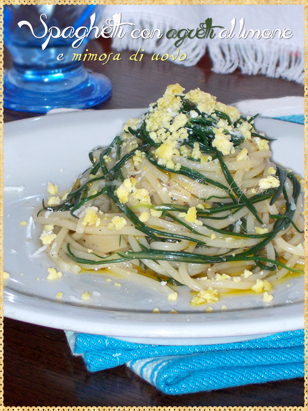 Spaghetti con agretti al limone e mimosa di uovo