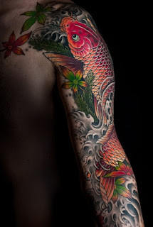 el mejor tatuaje de pez koi en el brazo del mundo