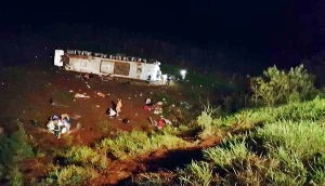 Campo Mourão: Sete pessoas morrem após ônibus sair da pista